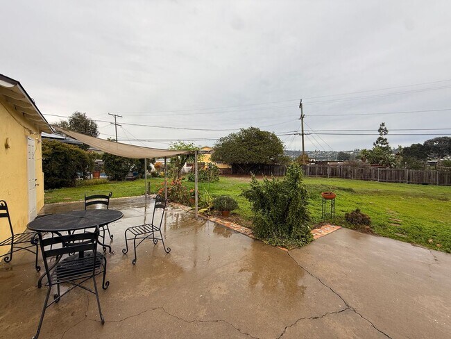 Building Photo - Charming 2BR/1BA home available in La Mesa with Large backyard!