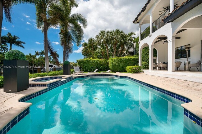 Building Photo - 500 Coconut Isle Dr