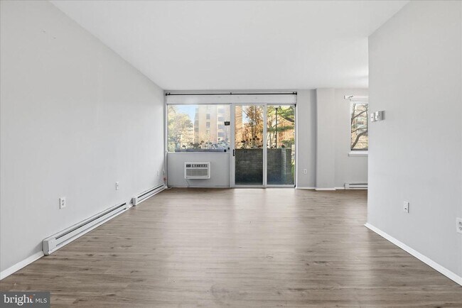 Building Photo - 3245 Rio Dr