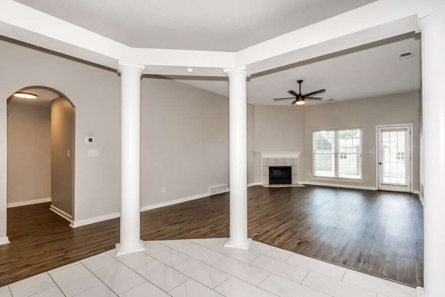 Building Photo - 1083 Red Fern Cir E