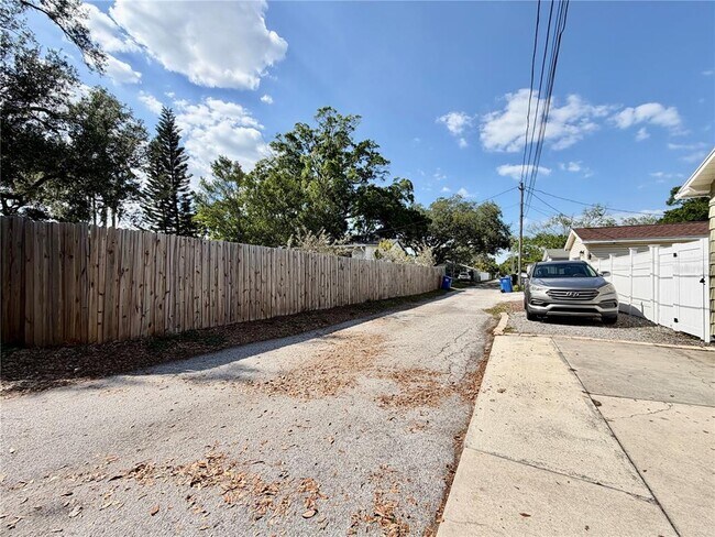 Building Photo - 4628 Dr M.L.K. Jr St N