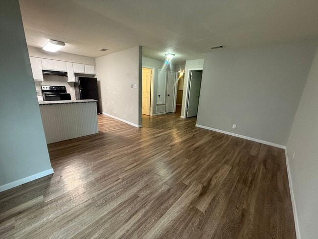 Building Photo - 2916 Bernice Dr