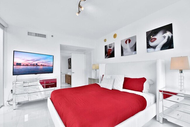 Building Photo - 475 Brickell Ave