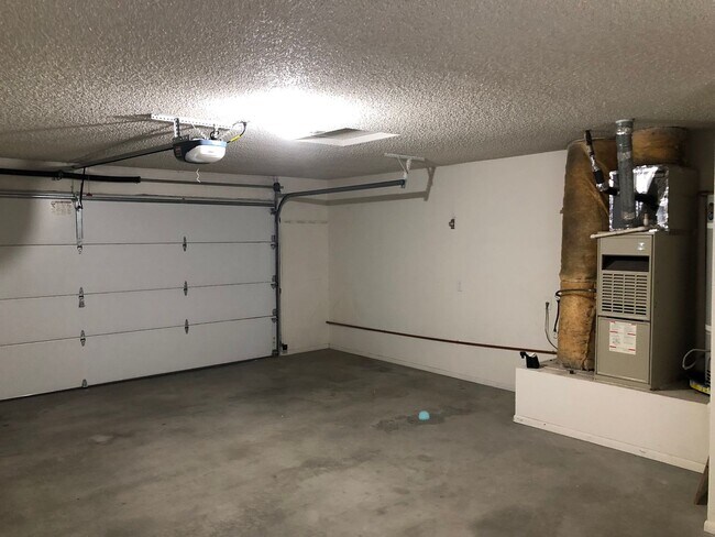 Building Photo - Beautiful 3 bedroom 2 bathroom home in Apple Valley Available now!!