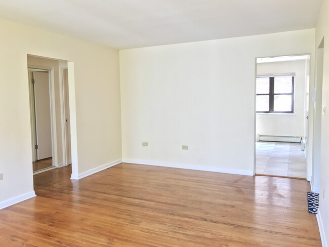 Building Photo - Top Floor 1 Bedroom near St. Francis Hospi...