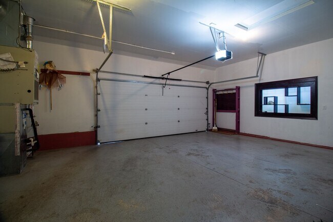 Building Photo - Beautiful 4 bedroom, 2.5 bathroom-Union Hi...