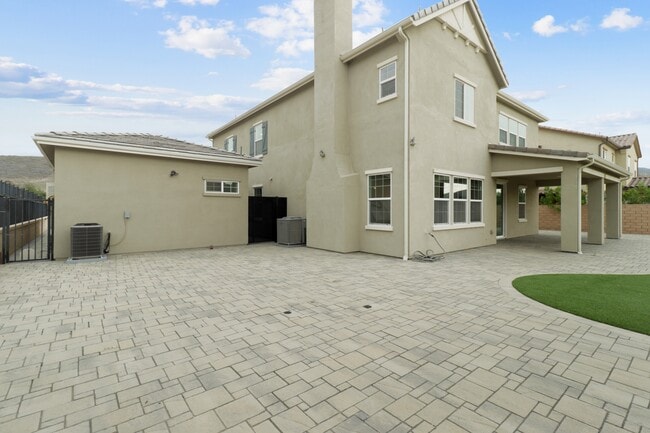 Building Photo - 3511 Pear Ct