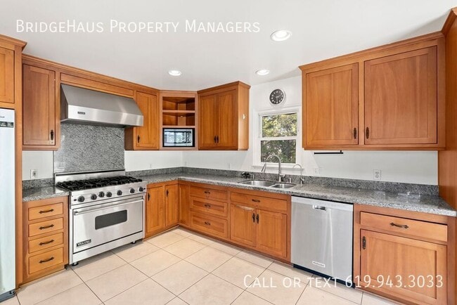 Building Photo - 4739 Hillcrest Ave