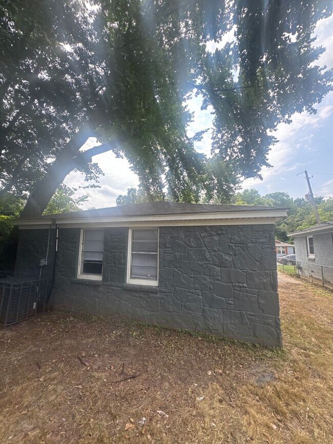 Building Photo - 2108 Curry Ave