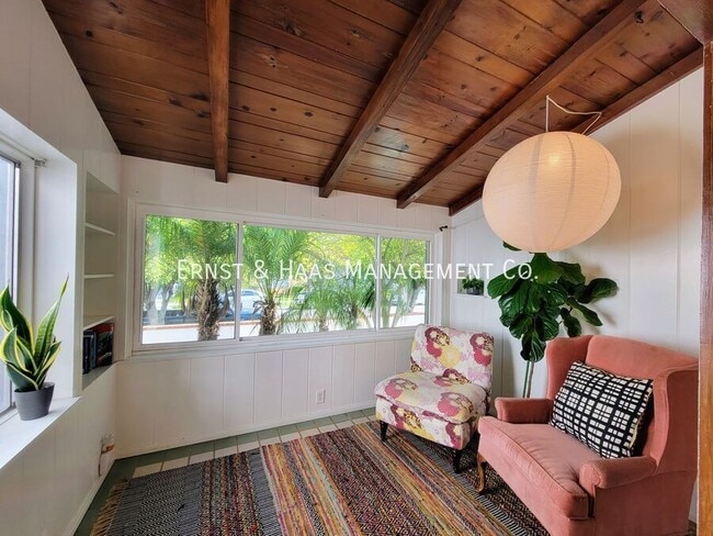 Building Photo - 1911 Cedar Ave