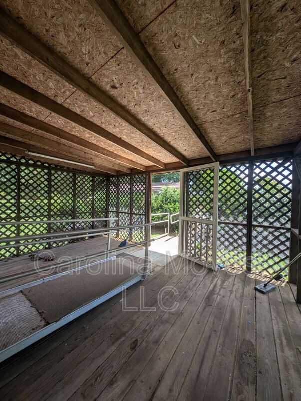 Building Photo - 220 Farrs Rd