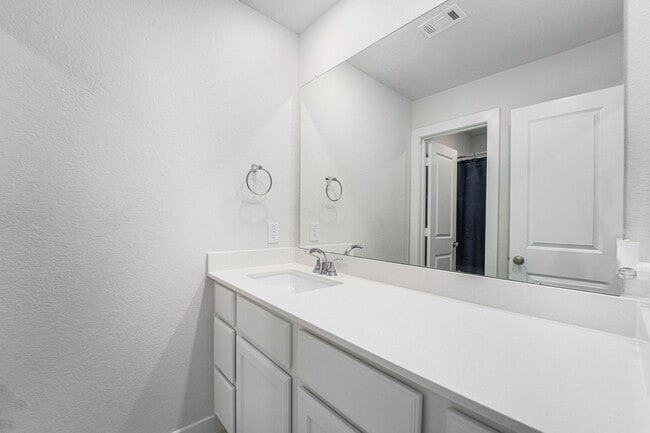 Building Photo - 16630 Lake Austin St