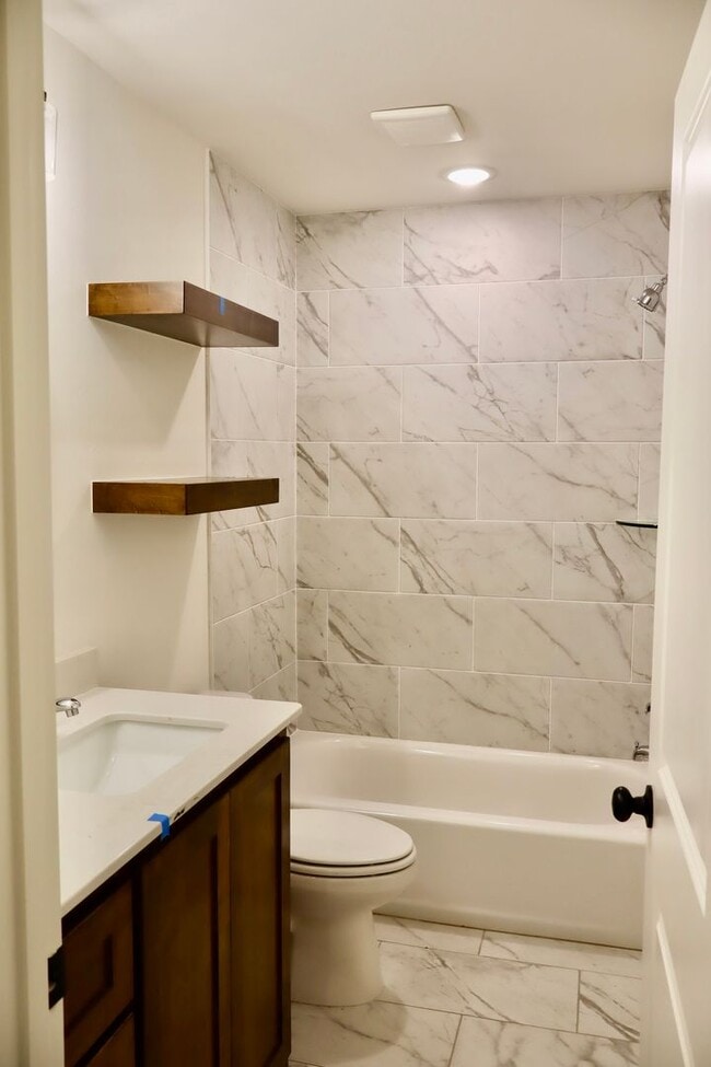 Building Photo - Brand New Home Shawnee OK. First Month Free!