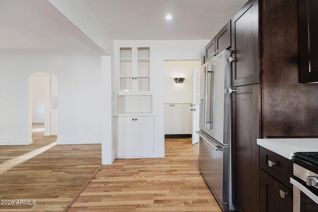 Building Photo - 1950 W Palm Ln