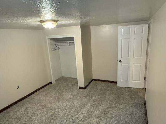 Building Photo - 498 Fern Dr