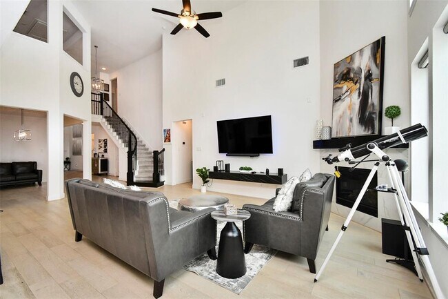 Building Photo - 8922 Stanley Oak Dr