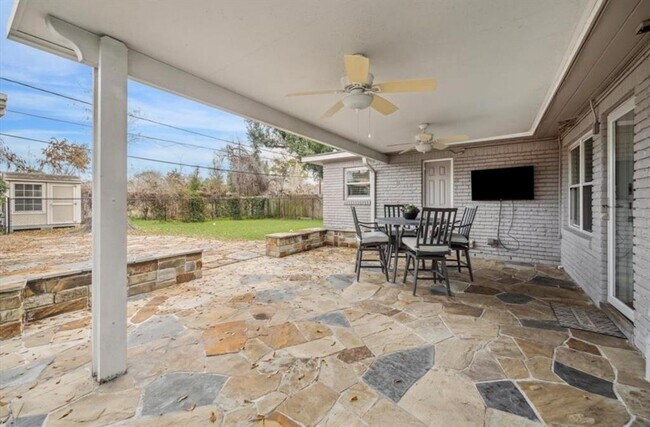 Building Photo - 9916 Westview Dr