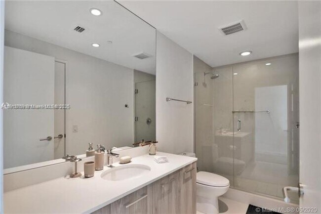 Building Photo - 501 NE 31st St