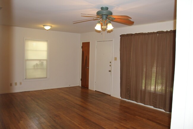 Building Photo - 4405 Erath Ave