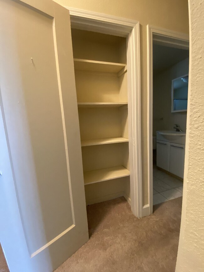 Building Photo - 1054 Stuart St