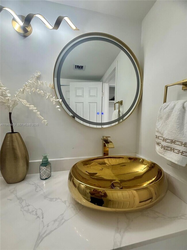 Building Photo - 1000 W Island Blvd