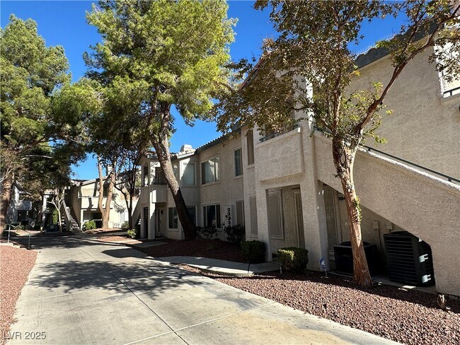 Building Photo - 3066 Tarpon