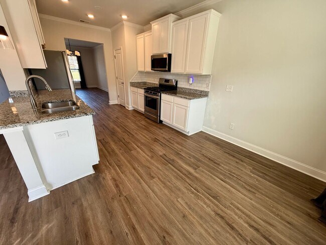 Building Photo - Heritage Bay Subdivision!