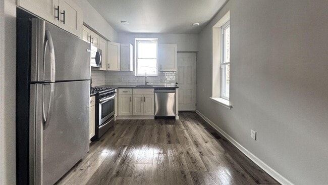 Building Photo - Modern 3-Bed Philly Row Home with Charm