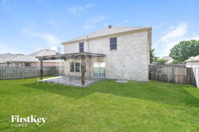 Building Photo - 324 Bob White Dr