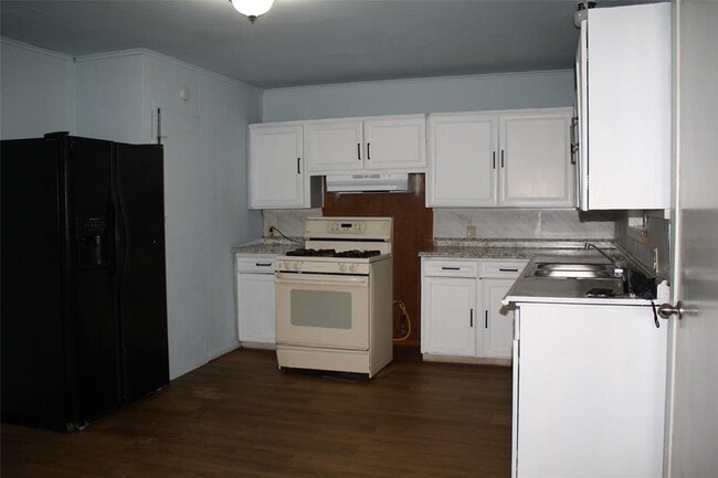 Building Photo - 1203 Walger Ave
