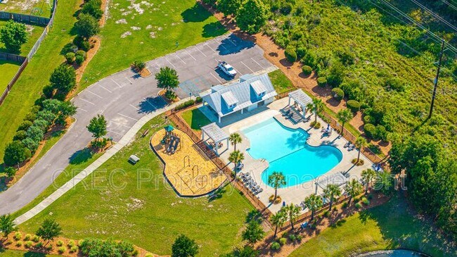 Building Photo - 201 Bigleaf Ct