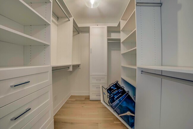 Building Photo - 440 N McClurg Ct