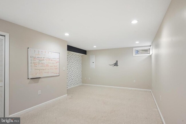 Building Photo - 47118 Garrett Pl
