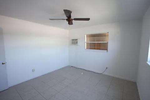Building Photo - 1050 E Sample Rd
