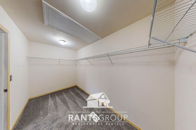 Building Photo - Updated Yelm Home with A/C, Bonus Room, and Fenced Yard!