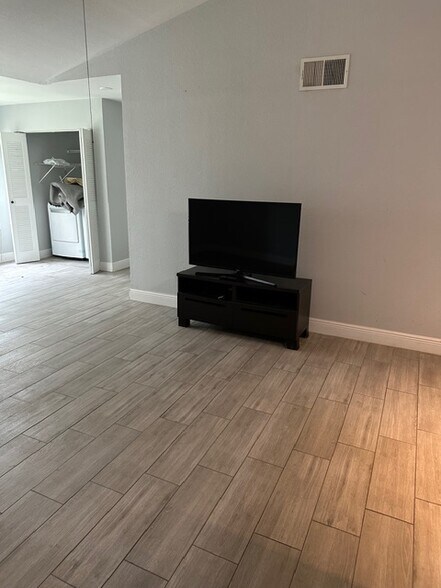 Building Photo - 2986 S University Dr