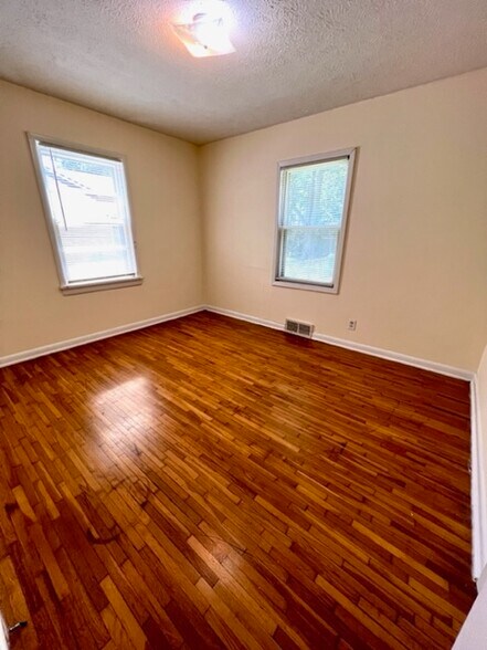Three Bedrooms - 1537 N Kentwood Ave