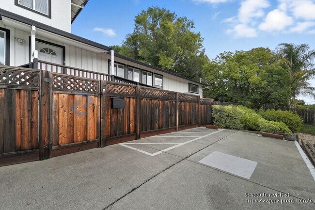 Building Photo - 1967 Solano Way