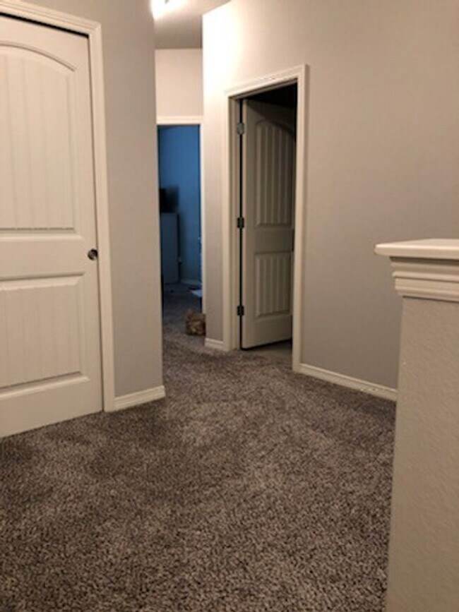 Building Photo - Beautiful 3 bed, 3 bath Townhome in West W...