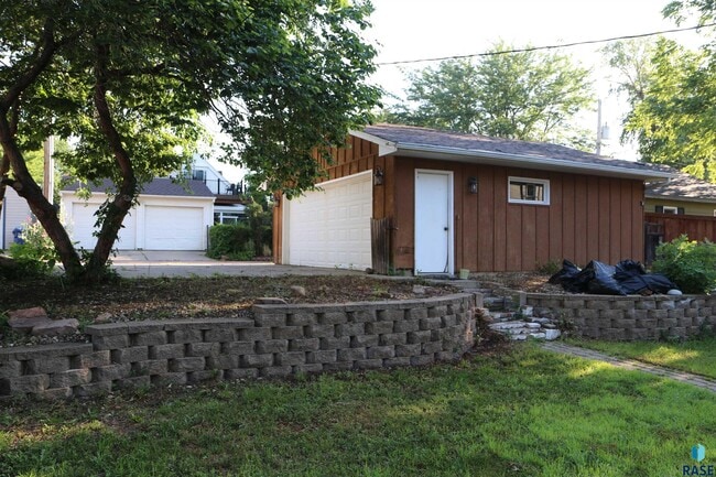 Building Photo - 620 E Wiswall Pl