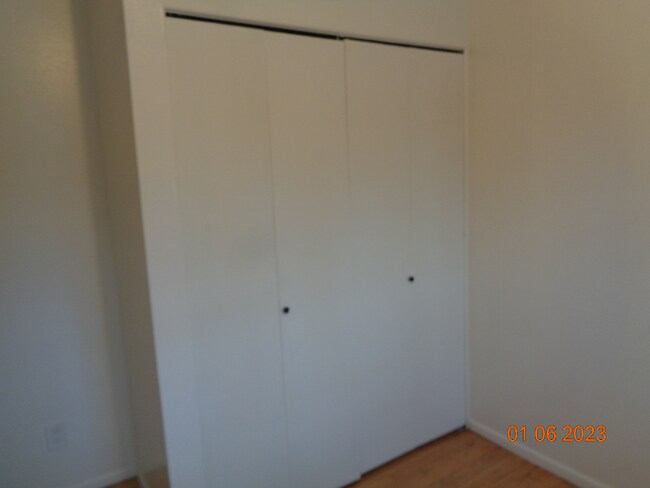 Building Photo - Nicely located close to Memorial Park and ...