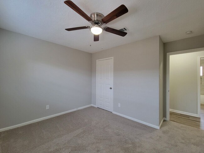 Building Photo - REMODELED 4 BEDROOM 2 BATH LEASE HOME IN H...