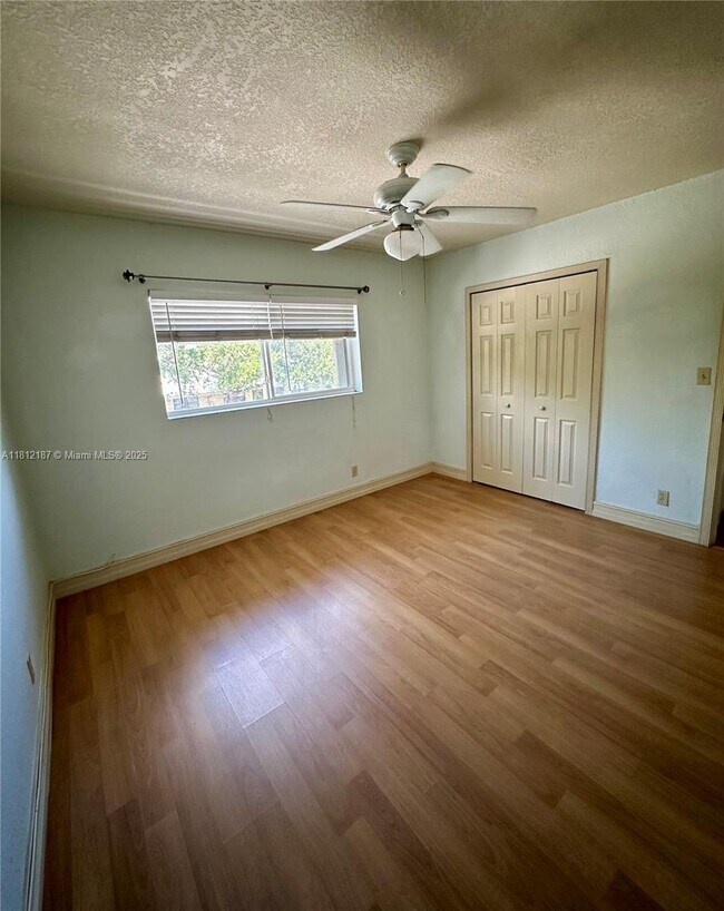 Building Photo - 1423 Holly Heights Dr