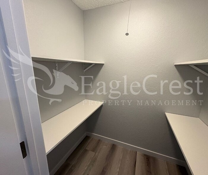 Building Photo - 320NEC