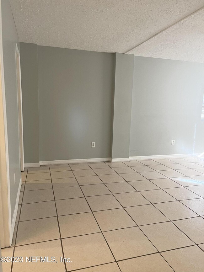 Building Photo - 5467 Windermere Dr