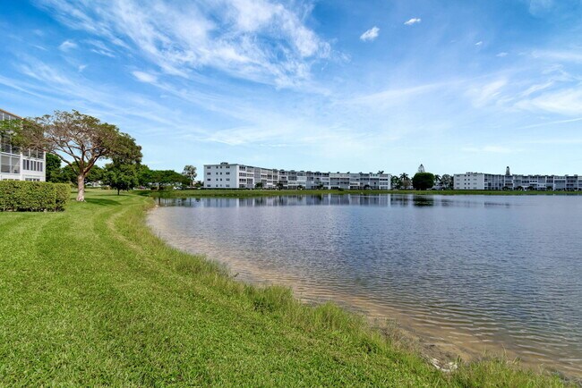 Building Photo - 3031 Cornwall B
