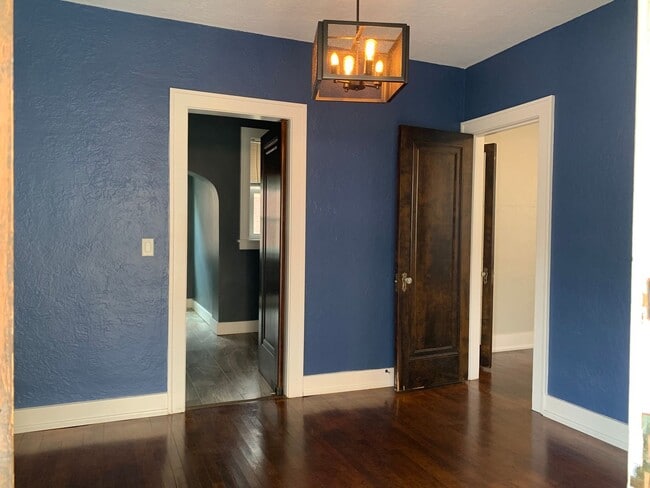 Building Photo - 2 Schonhardt St