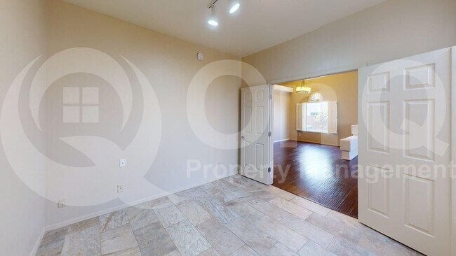 Building Photo - 990 S Avenida Los Reyes