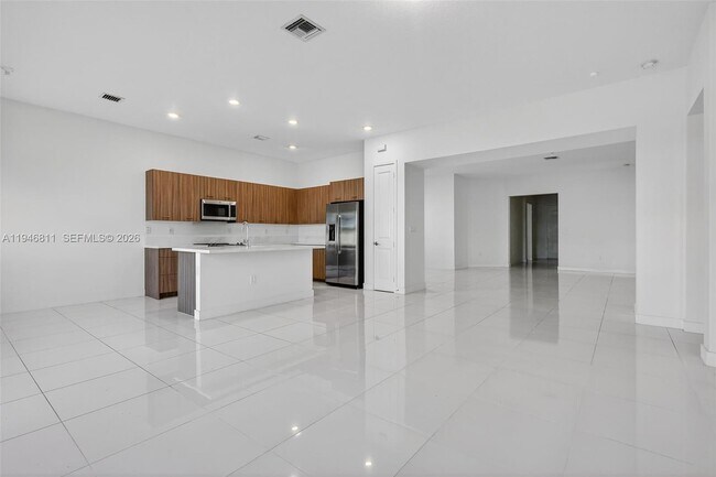 Building Photo - 4398 SW 173rd Ave