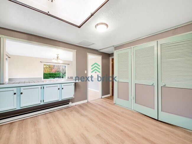 Building Photo - 3 Bed and 1 Bath Single-family Home Availa...